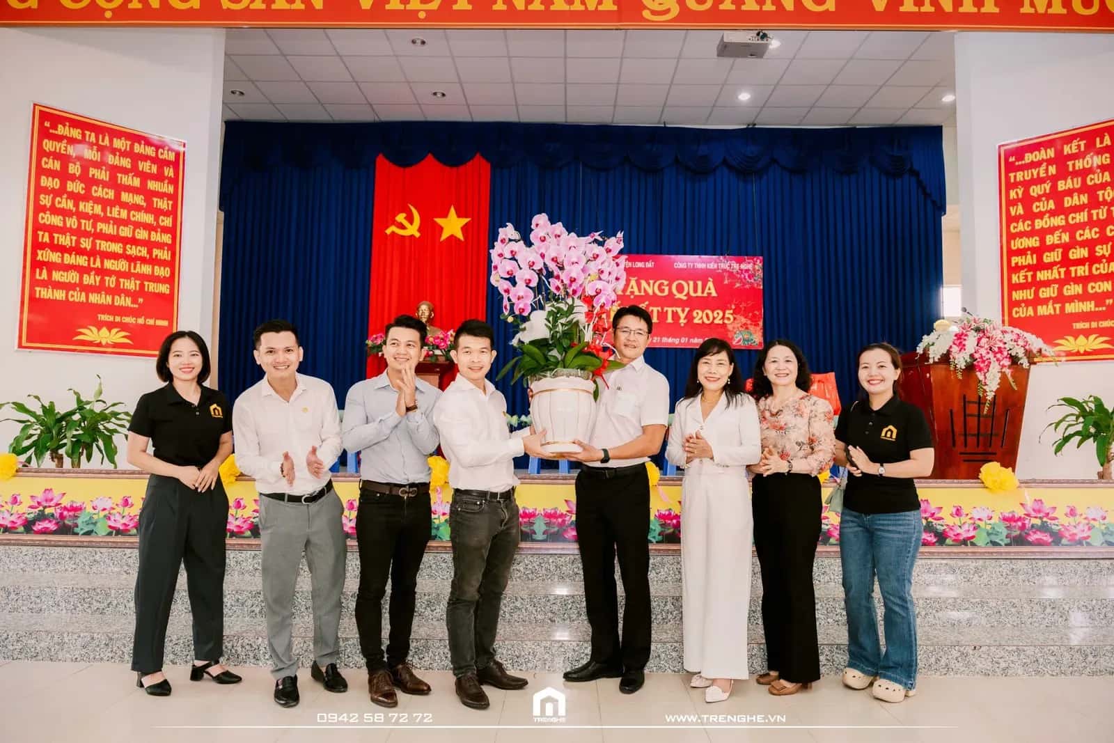 Đội ngũ ban lãnh đạo của Tr Nghệ và UBND xã Tâm An