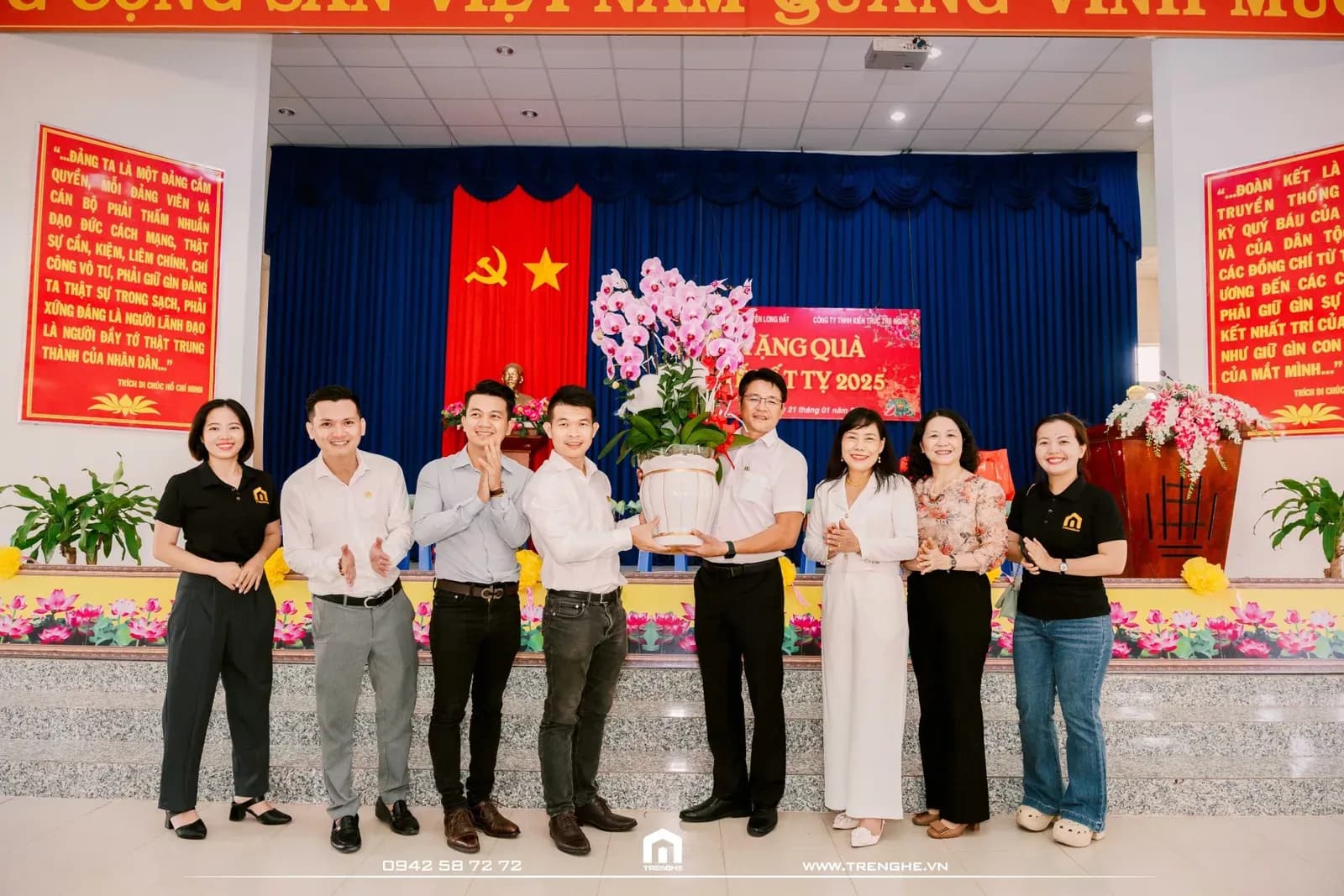 Đội ngũ ban lãnh đạo của Tr Nghệ và UBND xã Tâm An
