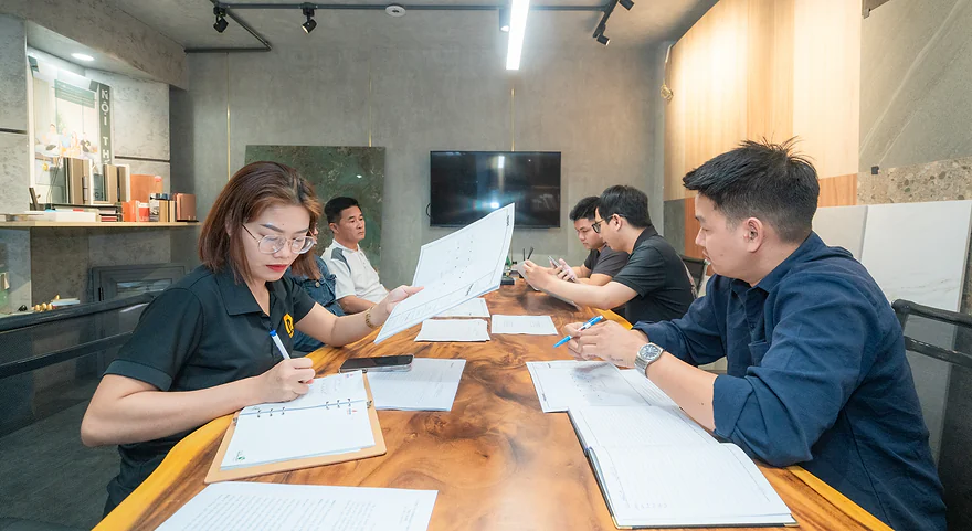 Đội ngũ Tre Nghệ rà soát hồ sơ trước khi khởi công