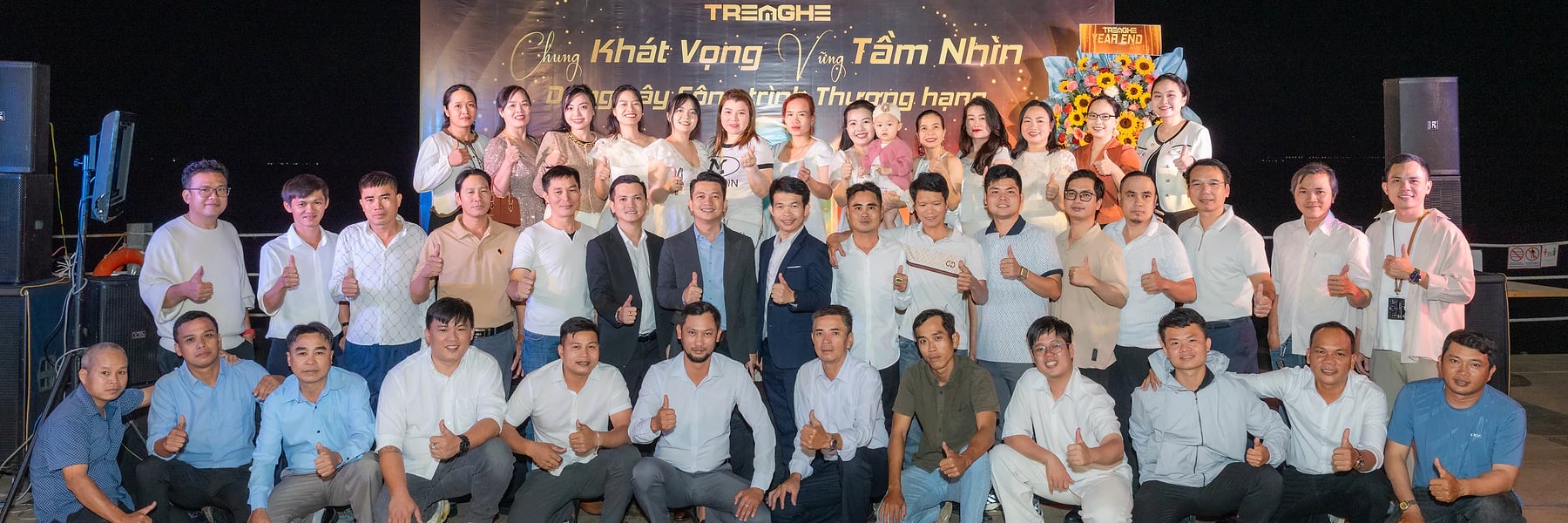 Tập thể Tre Nghệ trong đêm tổng kết “Chung khát vọng – Vững tầm nhìn”
