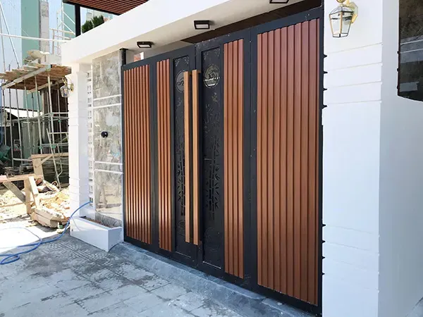 Bộ cổng biệt thự làm từ sắt sang trọng
