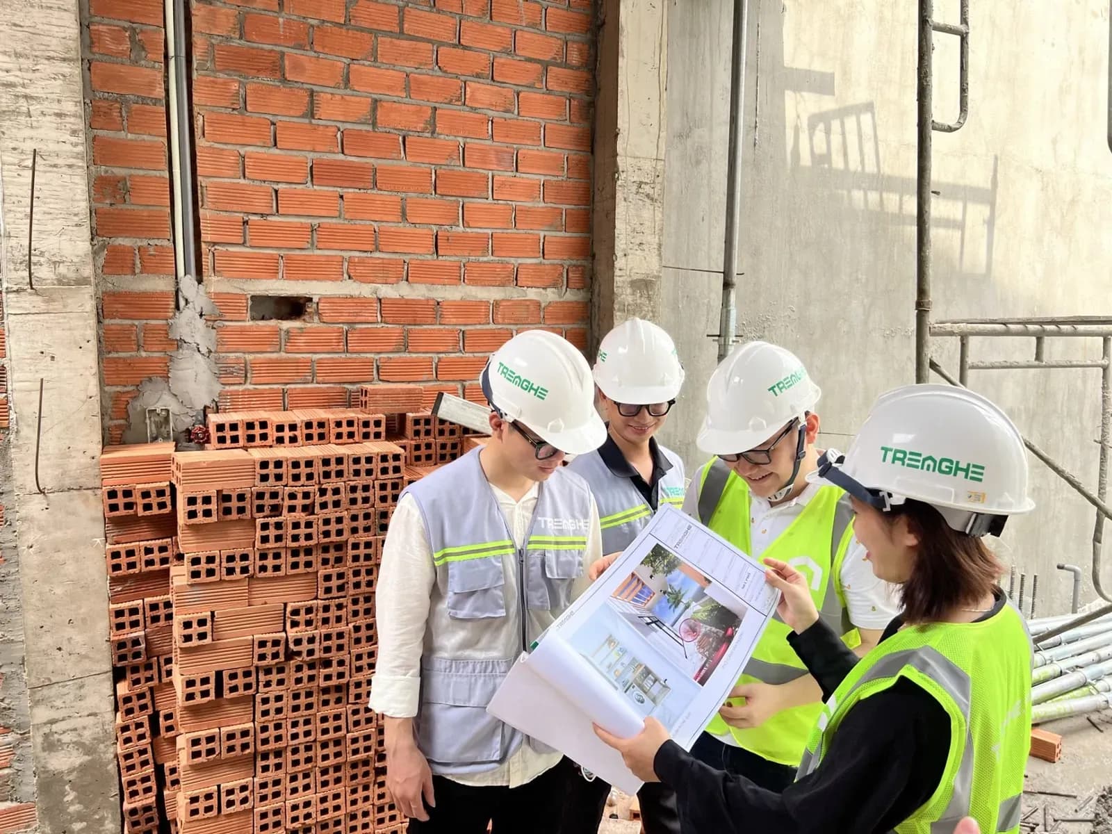 Nhân sự thi công là một trong ba yếu tố cốt lõi để đảm bảo chất lượng thi công phần thô