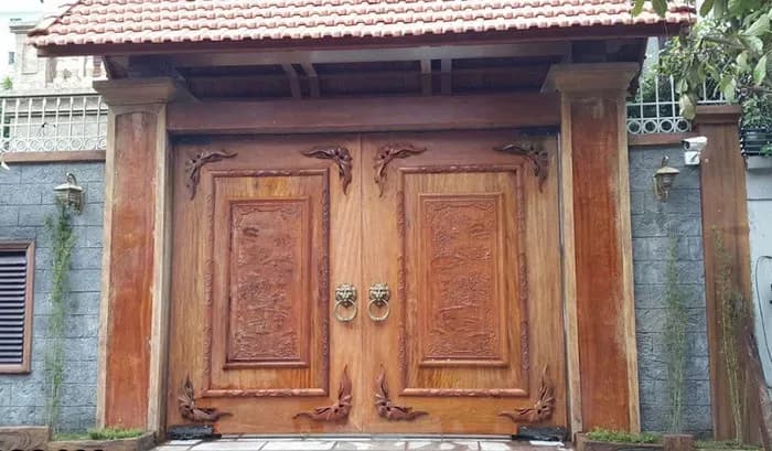 Cổng gỗ tự nhiên thiết kế 2 cánh