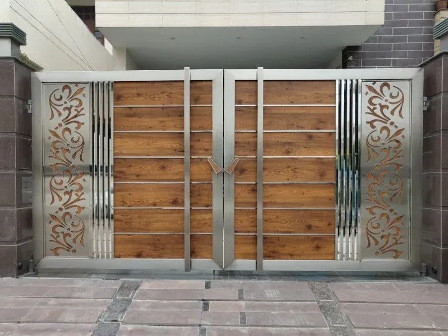 Cổng nhà phố gỗ phối inox
