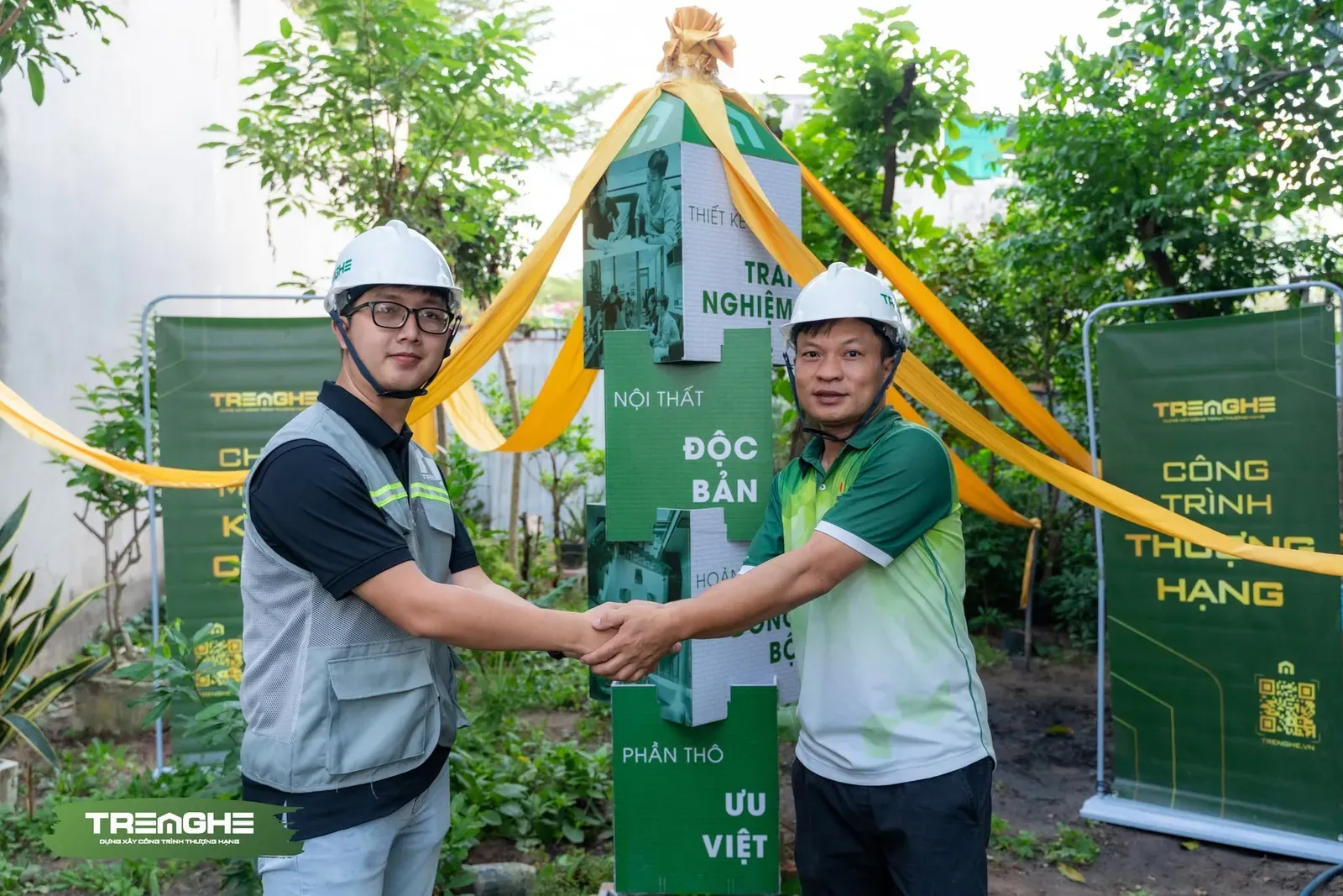 Cột mốc hợp tác chính thức giữa chủ đầu tư và đại diện đơn vị thi công tại buổi lễ động thổ dự án H'House.