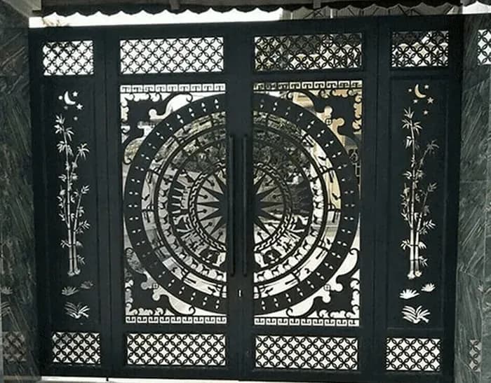 Cửa cắt CNC hoa văn màu đen