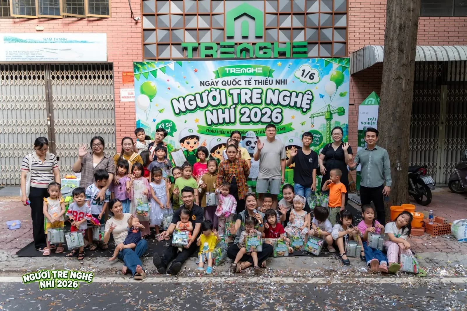 Đại gia đình Tre Nghệ cùng các thiên thần nhỏ lưu giữ bức ảnh kỷ niệm trọn vẹn và rực rỡ tại ngày hội
