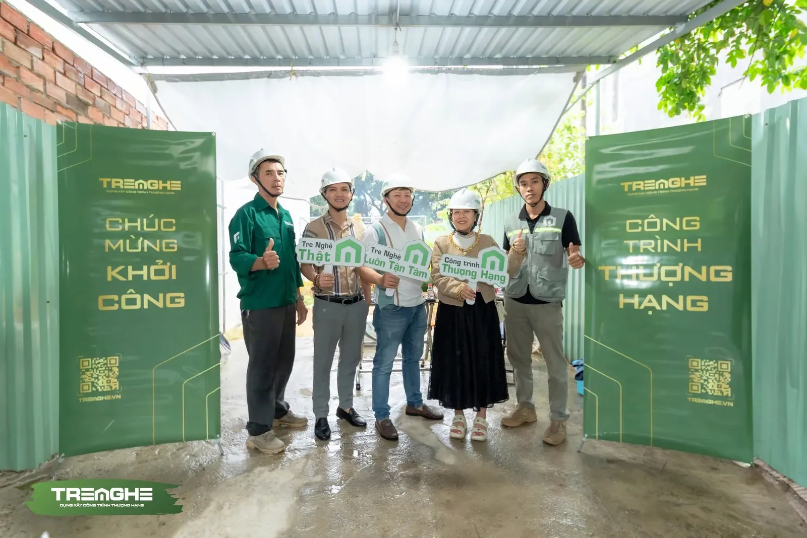 Đội ngũ nhân sự thi công thể hiện quyết tâm bảo đảm các tiêu chuẩn chất lượng kỹ thuật khắt khe của công trình.