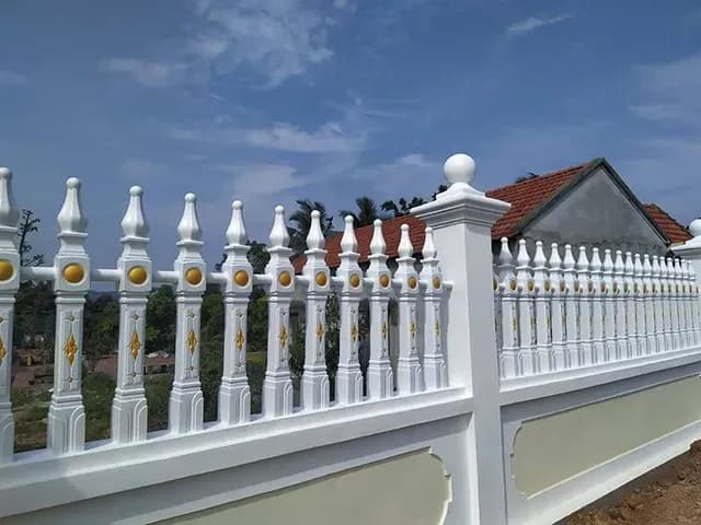 Hàng rào biệt thự bê tông đúc màu trắng