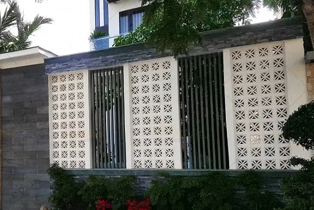 Hàng rào đá phối gạch gió