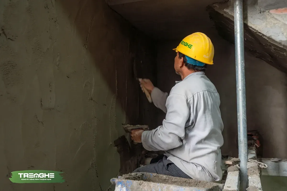 Kỹ thuật trát tường của nhân viên Tre Nghệ