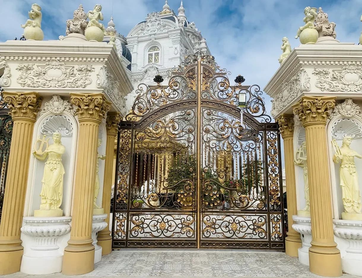 Mẫu cổng biệt thự cổ điển 2 cánh