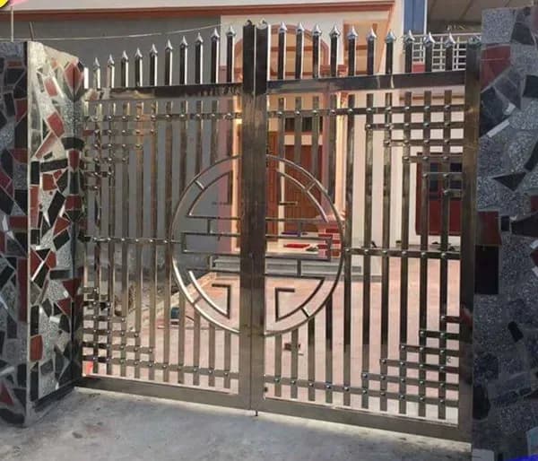 Mẫu cổng inox truyền thống
