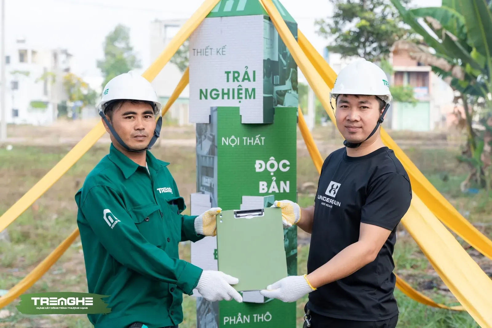 Nghi thức bàn giao hồ sơ và biên bản kiểm tra mặt bằng trước khi chính thức khởi công xây dựng C'Villa.