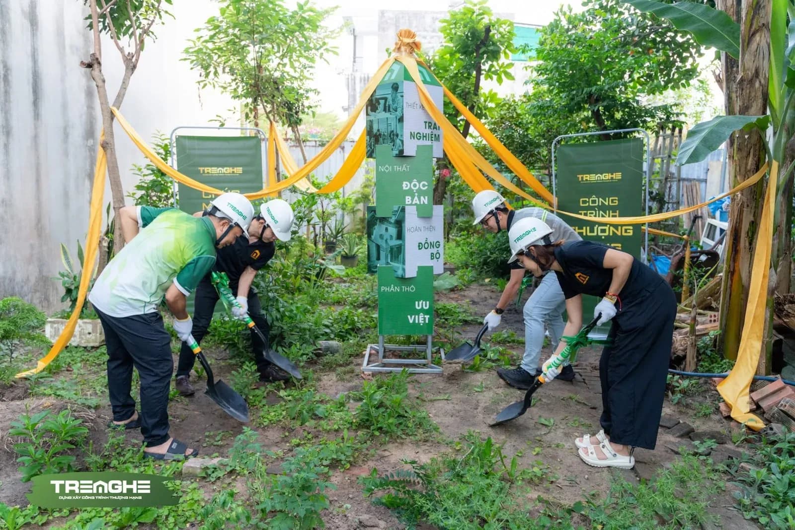 Nghi thức động thổ chính thức phát lệnh thi công cho các hạng mục đầu tiên của công trình D'House.