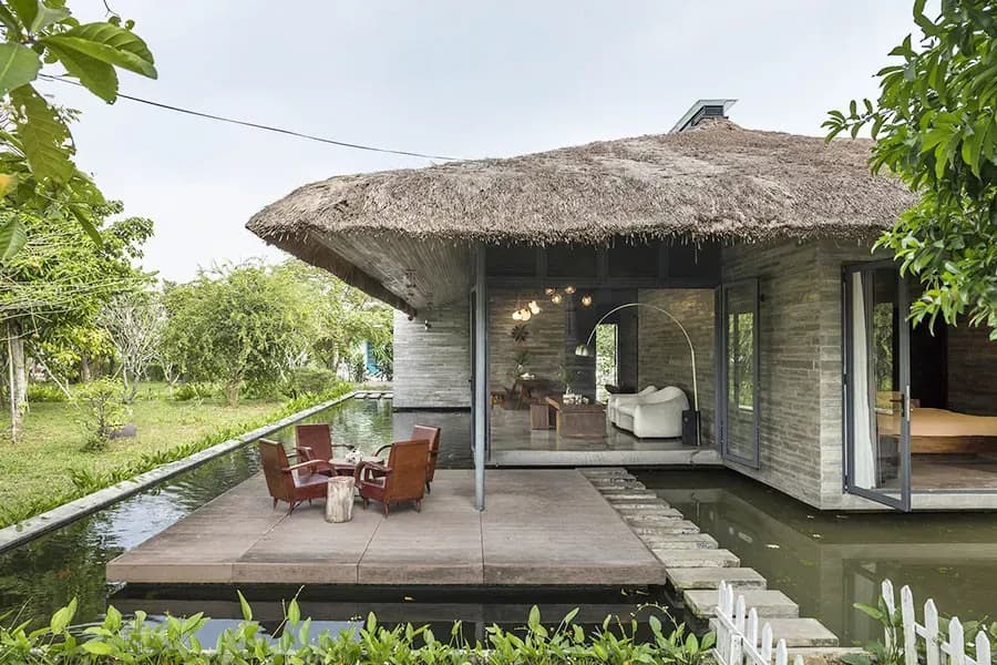 Nhà không gian mở lợp mái tranh