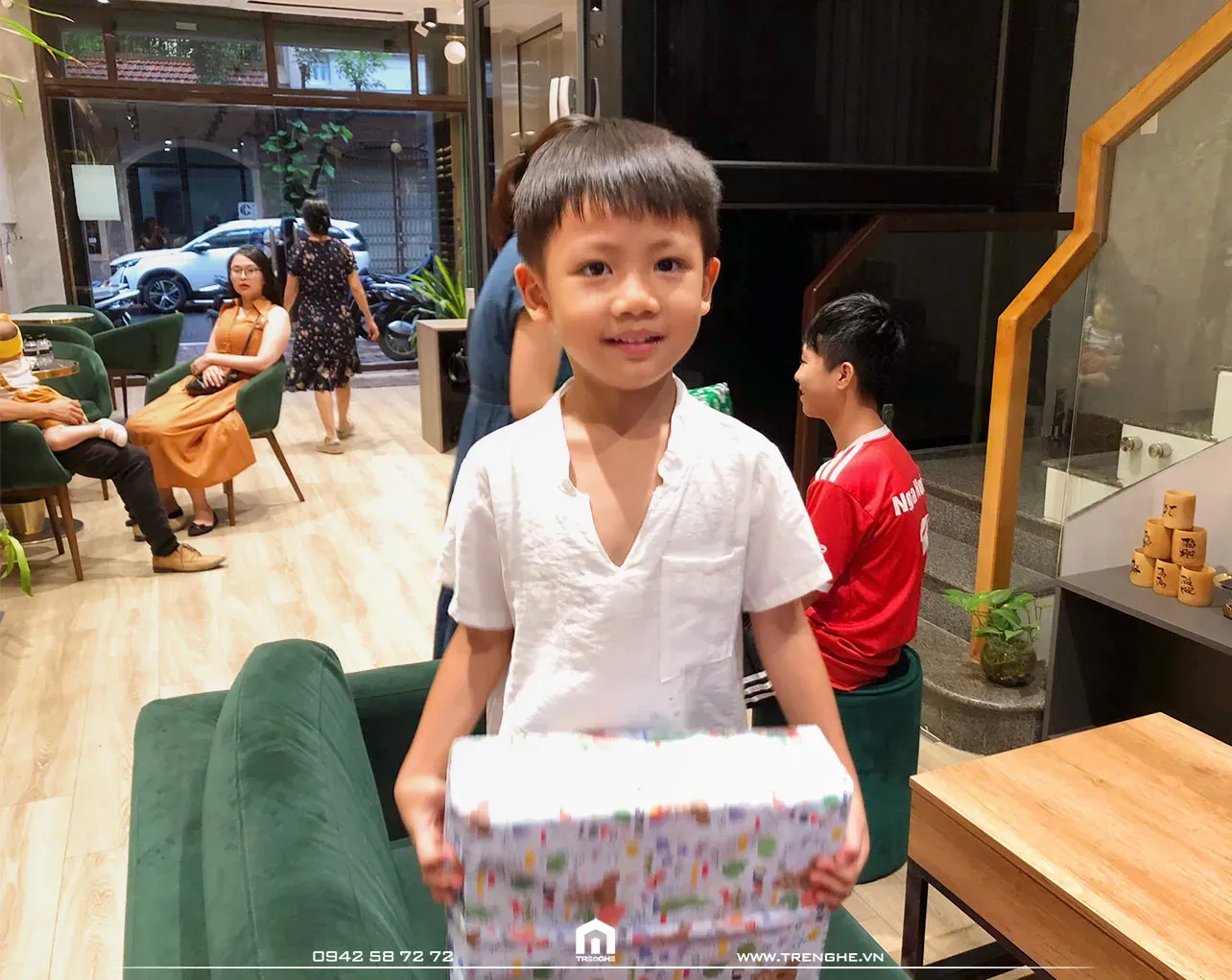 Nhận quà – trao yêu thương
