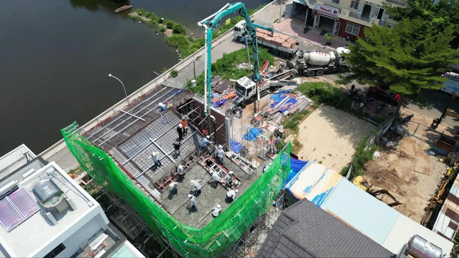 Đơn vị thi công cần đảm bảo an toàn lao động cho nhân công trong suốt quá trình xây dựng