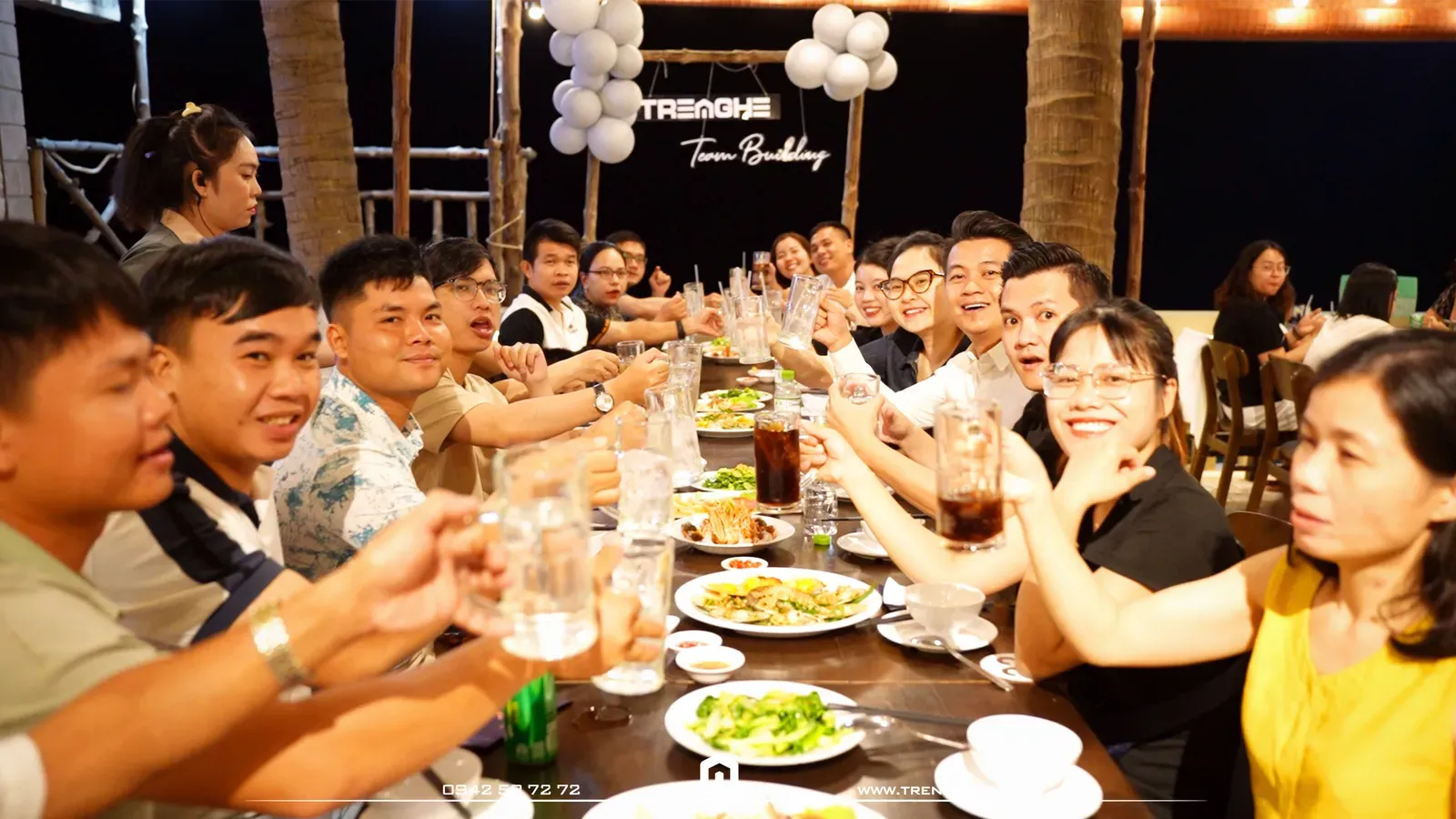 Tiệc tối ấm cúng của các thành viên Tre Nghệ Family