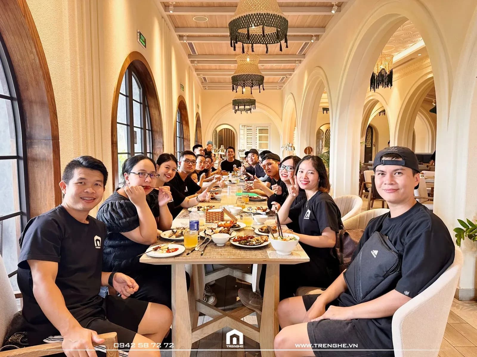 Tre Nghệ Family thưởng thức tiệc buffet tại nhà hàng Long Beach